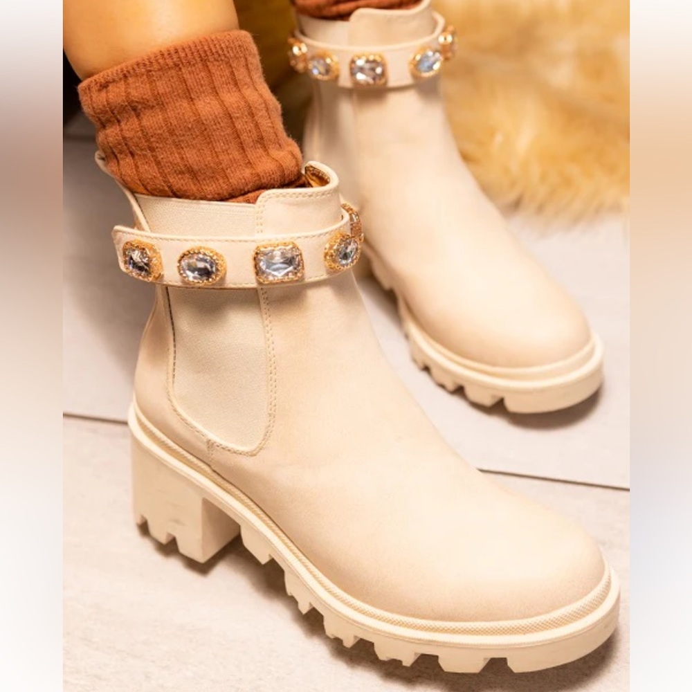 MATA FOLLOWME2 JEWELED STRAP ROUND TOE LUGGED BOOTIES size 10
